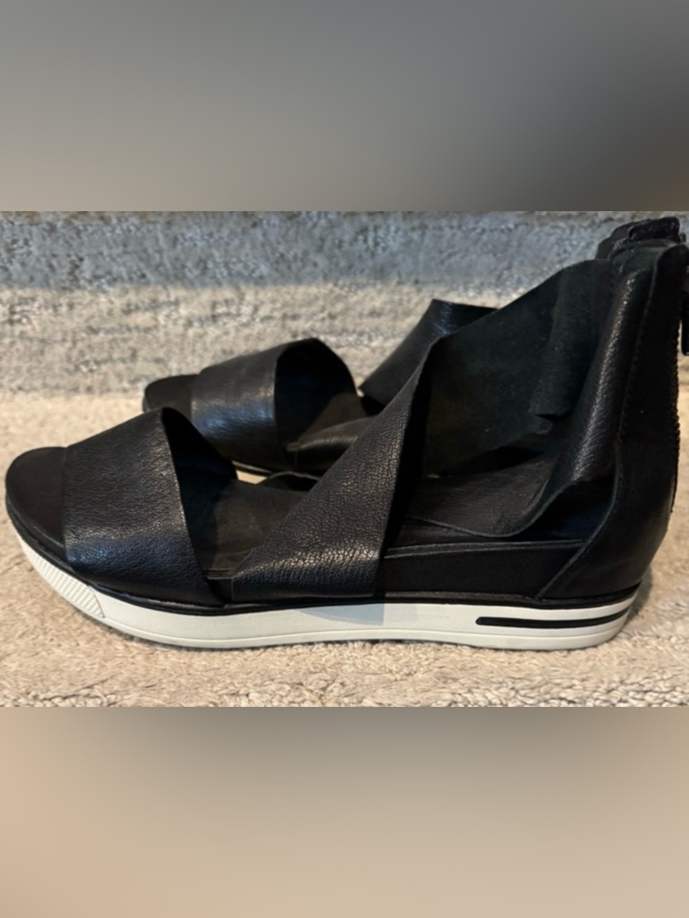 Eileen Fisher Black Leather Athletic Sandal Sz 7